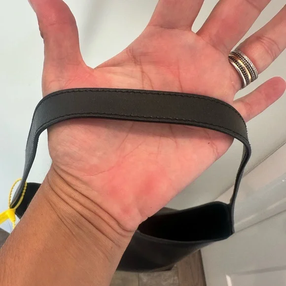 Gucci Black Leather Vintage Shoulder Bag with COA - Picture 10 of 17